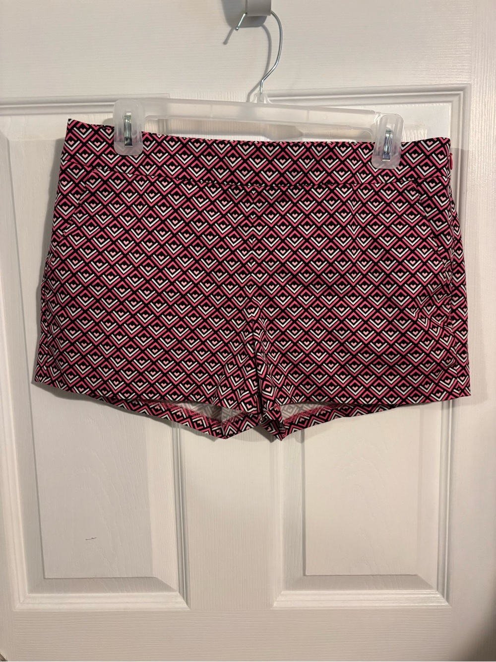 😍Express Pink and Black Geometric Shorts size 6